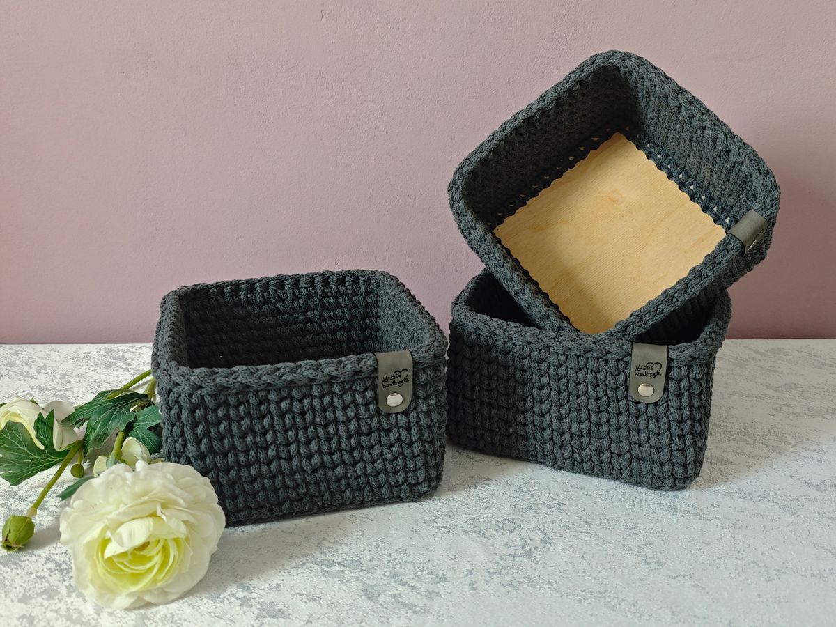 Häkelkorb mit Holzboden 19cm x 19cm